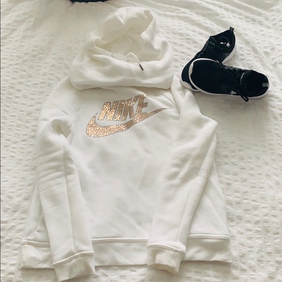 Nike women’s hoodies!!🔥No trade please! - Picture 3 of 8